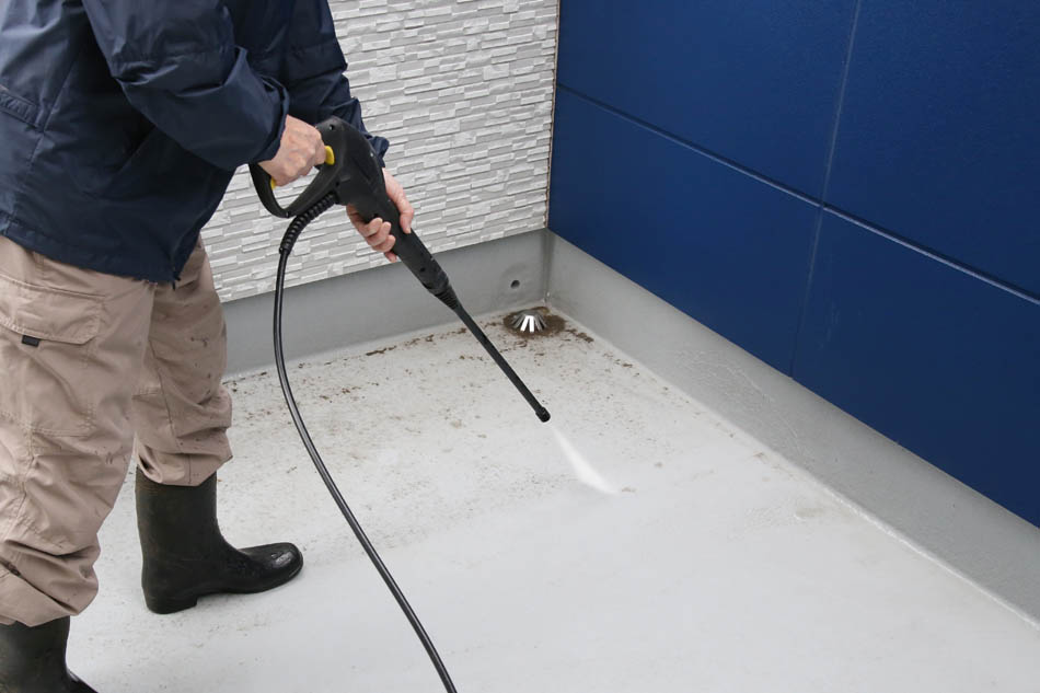 Czeszczenie posadzki z betonu